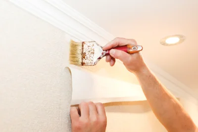 Pose de papier peint à Thaims — revêtements muraux et toiles de verre